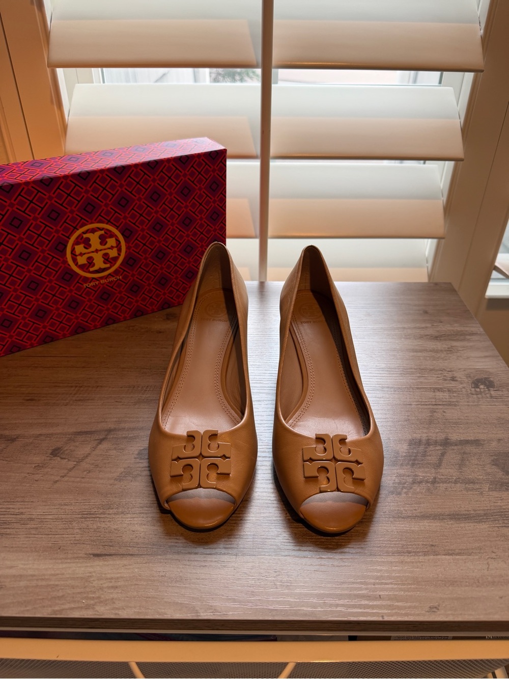 Tory Burch Blond/Tan Lowell 2 45mm Peep Toe Wedge Mestico | Size 9.5